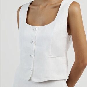 Dissh Oscar White Scoop Neck Linen Vest